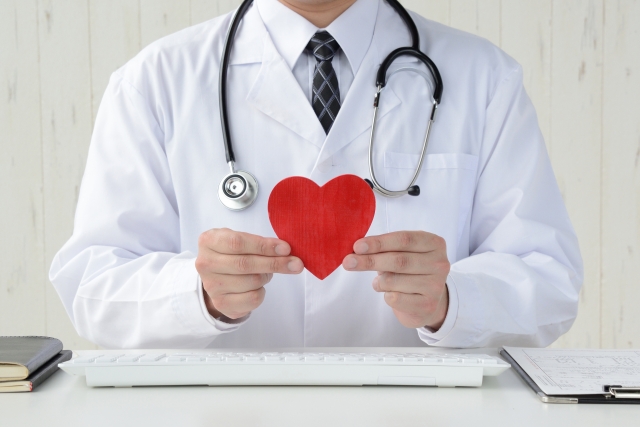 高齢者に多い心臓弁膜症の原因と治療法